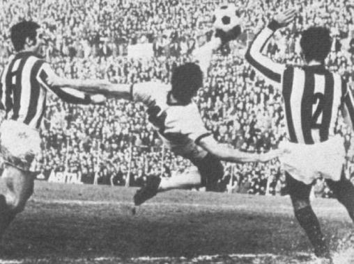 Riva era capaz de hacer golazos como este al Vicenza en la 69/70, año en el que ganó la Liga/ Wikimedia