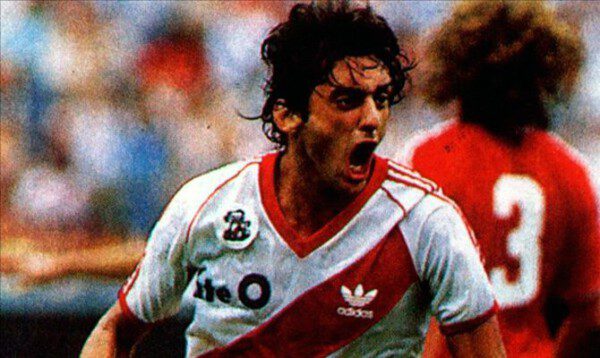 Se cumplen 30 años del mítico partido entre River Plate y la selección de Polonia/ El Gráfico