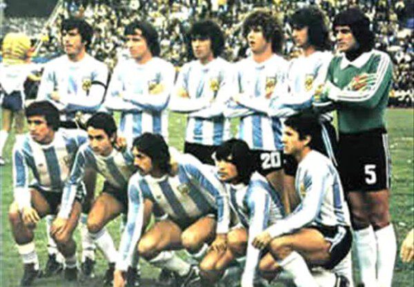 El combinado argentino que enfrentó a Polonia el día que la Junta Militar liderada por Videla dio el golpe de Estado de 1976/ AFA