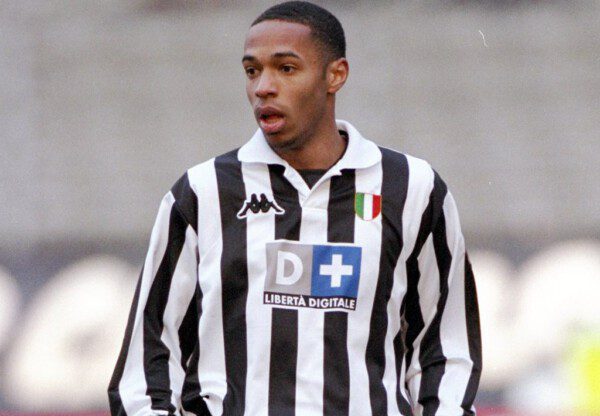 Henry no tuvo fortuna en su corta etapa en la Serie A italiana/Allsport