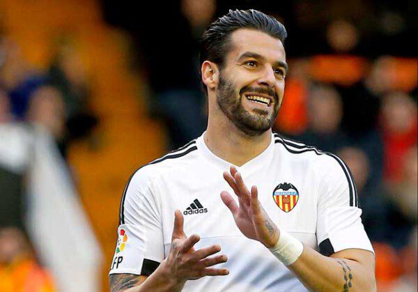 Álvaro Negredo está en proceso de recuperación del olfato en tierras levantinas/ EFE