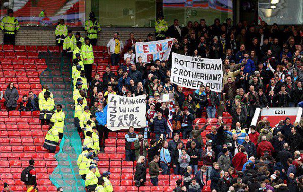 Tras un lustro horrible, el Aston Villa culminó su descenso para desesperación de su hinchada/ Getty Images